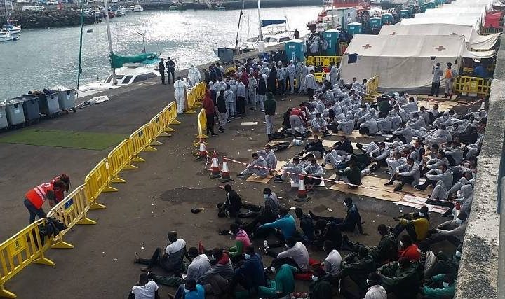 Es inaceptable que las personas migrantes permanezcan hacinadas