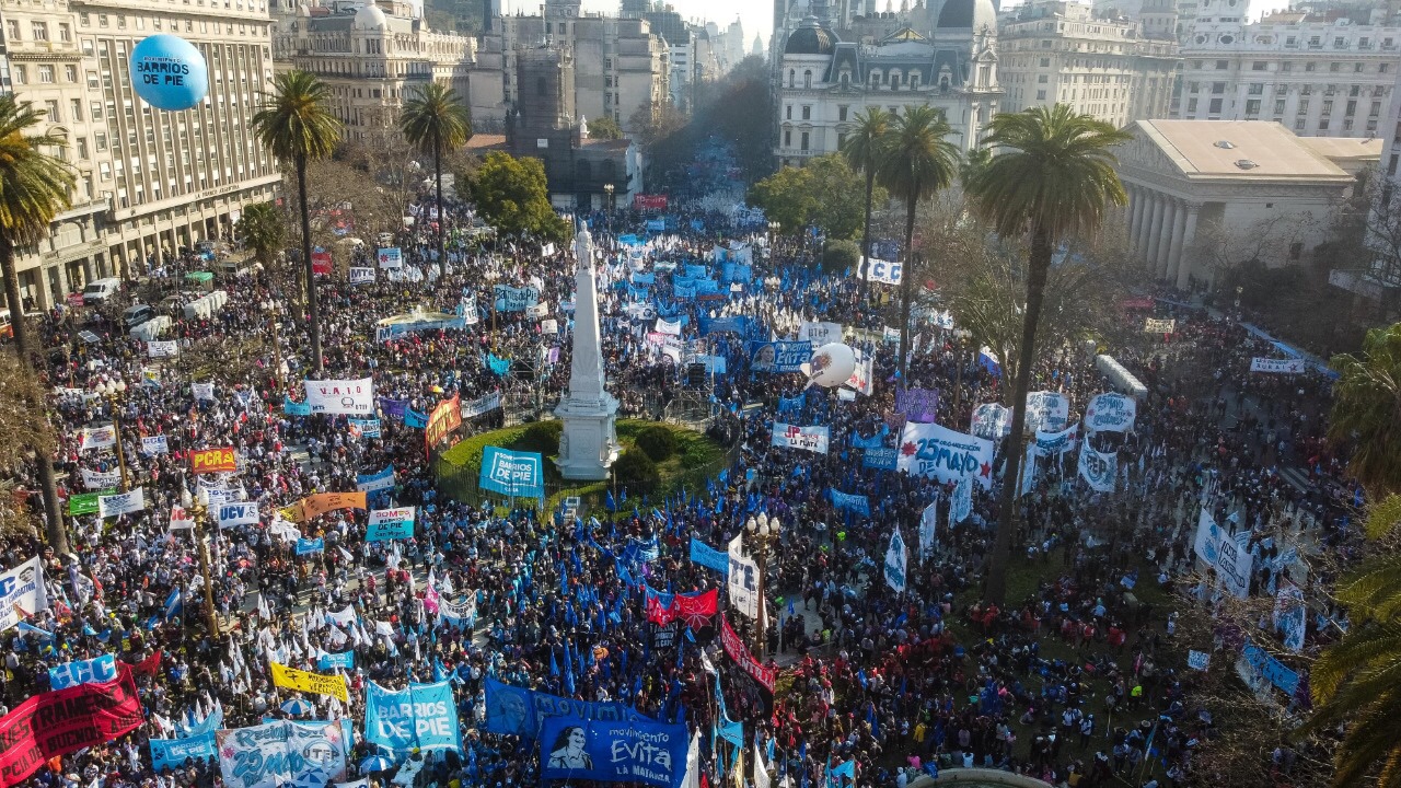 Los trabajadores argentinos más humildes y sin derechos reclaman trabajo digno y salario universal