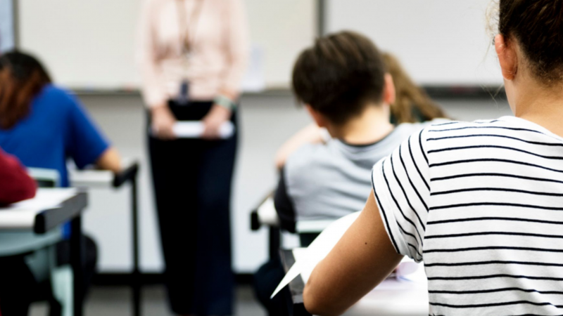 La educación privada abusa del despido de profesoras y profesores