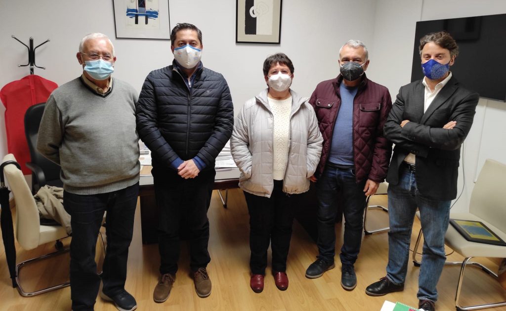 Trabajadores cristianos de Huelva dialogan con los partidos políticos del ayuntamiento para que apoyen la moción sobre el trabajo decente