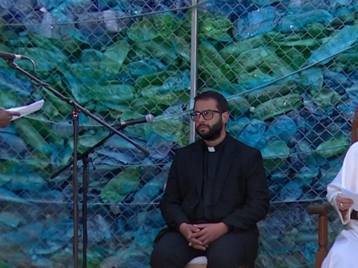 Francisco: “Respondamos al desafío de los migrantes y de los refugiados con el estilo de la humanidad”