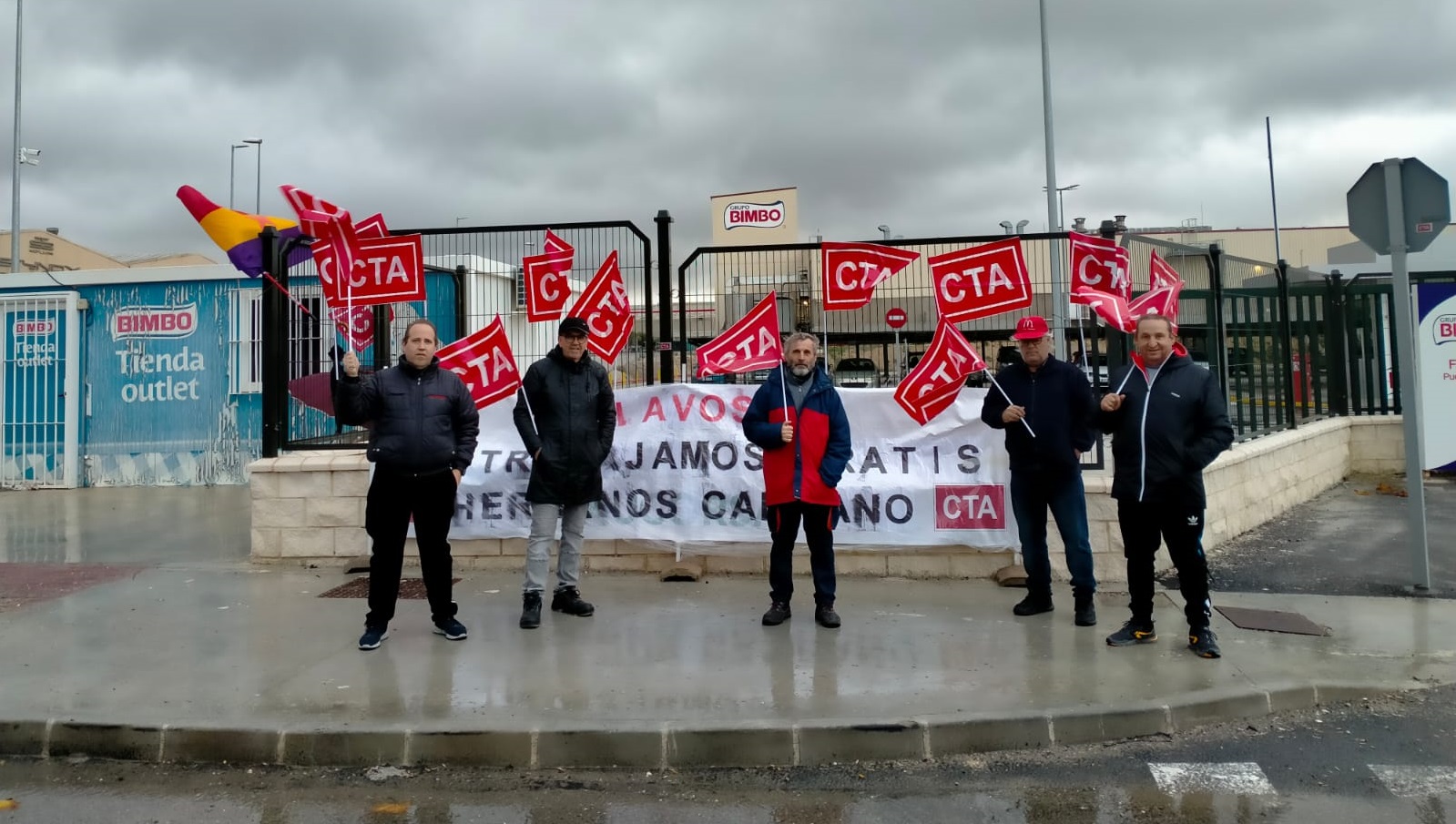 Trabajadores cristianos de Córdoba con los transportistas de Bimbo en Puente Genil