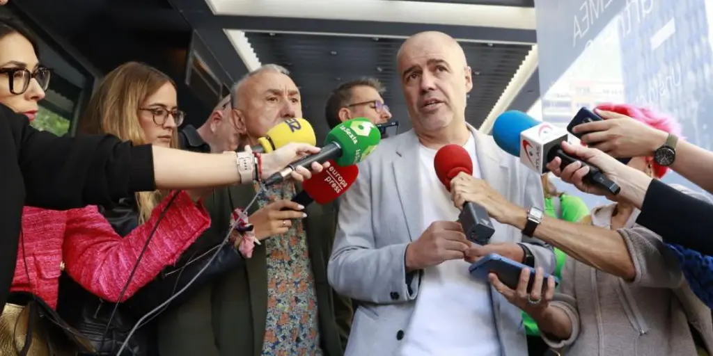 Los sindicatos piden a CEOE pactar ya la reducción de la jornada laboral a 37,5 horas