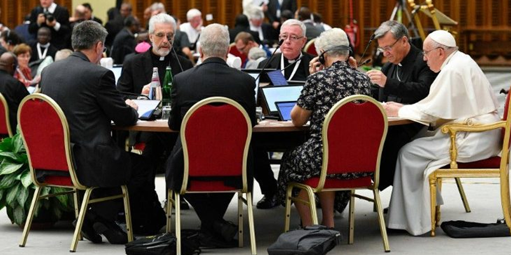 El sínodo sigue rezando por la paz y ahondando en la “conversión a la escucha”