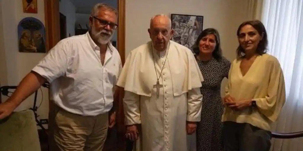 El papa Francisco alienta a activistas por los derechos humanos de las personas migradas