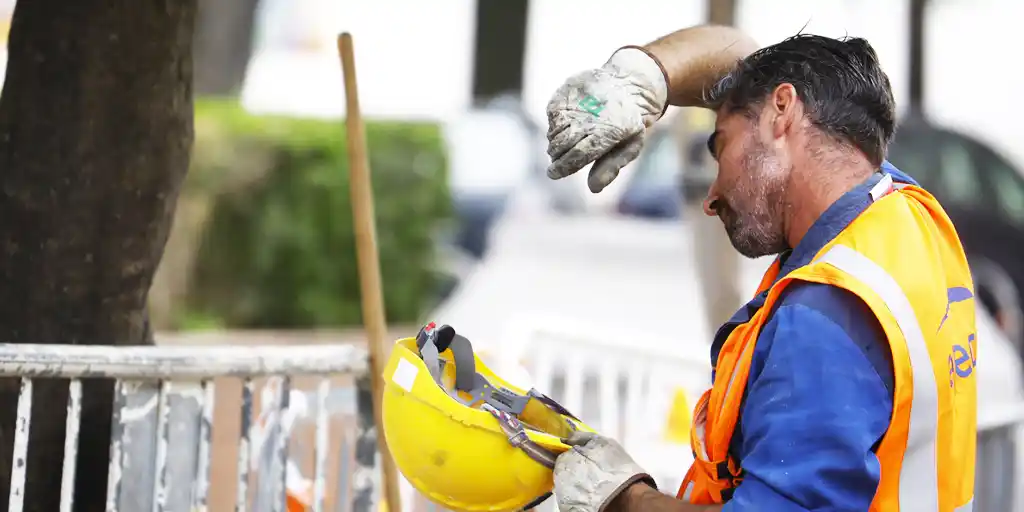 Ante el aumento de la siniestralidad laboral por las olas de calor, los sindicatos piden medidas de prevención