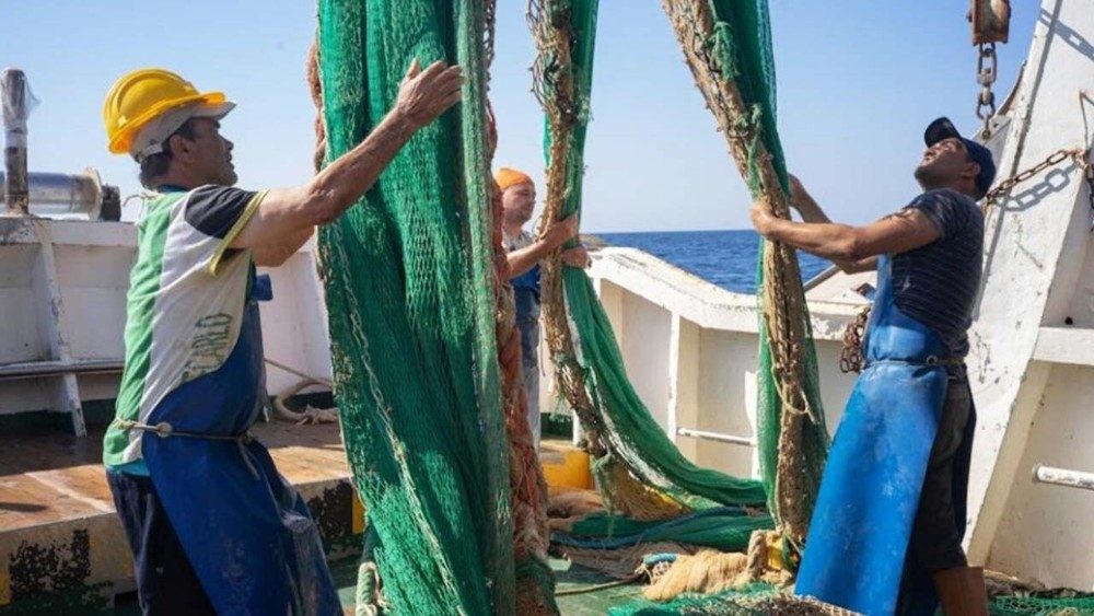 La Iglesia llama a reconocer “la contribución esencial” de los trabajadores del mar
