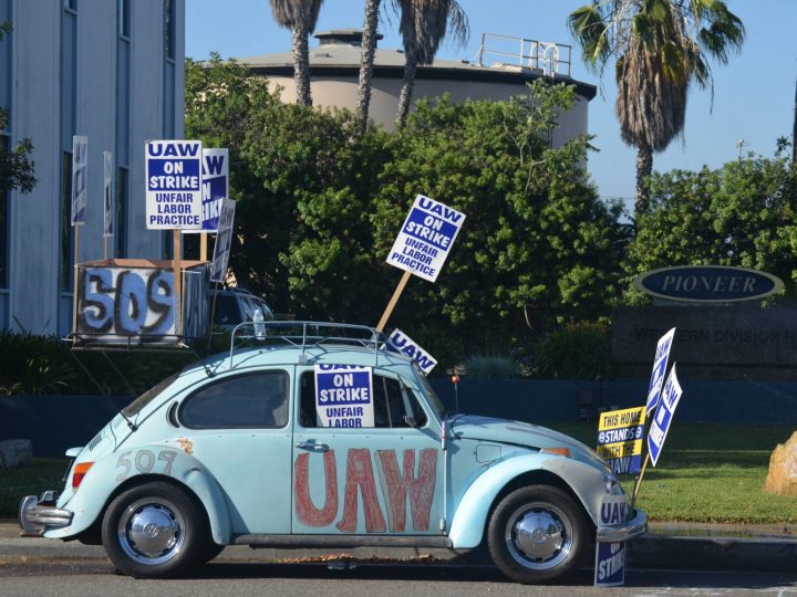 El sindicato UAW demanda a Trump y Musk por amenazar con intimidar a trabajadores que se declaren en huelga