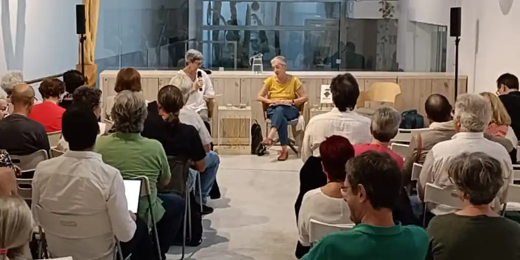 Araceli Caballero, autora de “Maneras de vivir”, invita a introducir la perspectiva política en el necesario cambio de hábitos