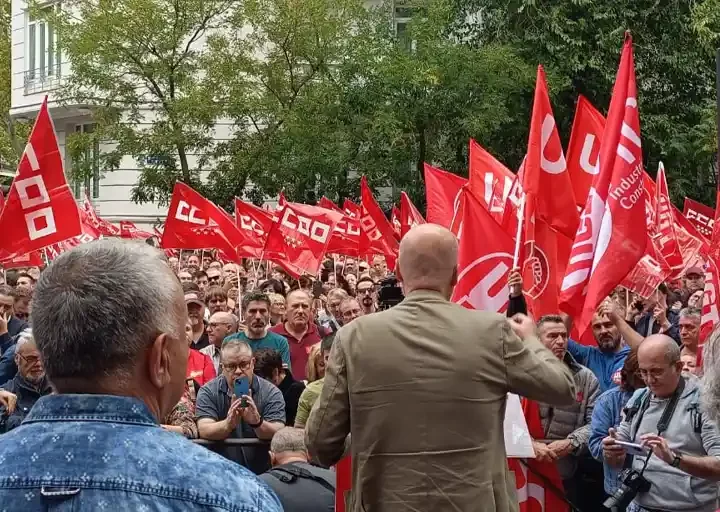 Trabajadores cristianos se unen a la concentración por la reducción del tiempo de trabajo