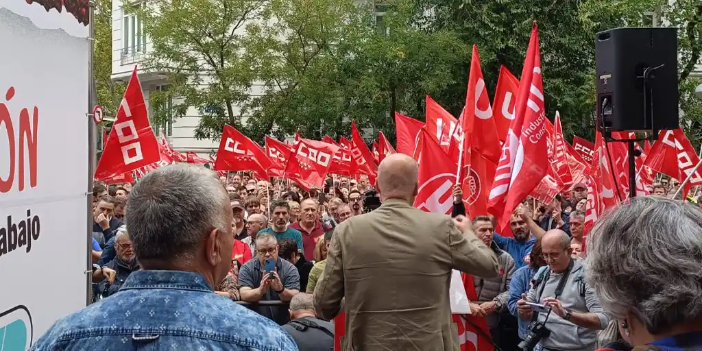 Trabajadores cristianos se unen a la concentración por la reducción del tiempo de trabajo