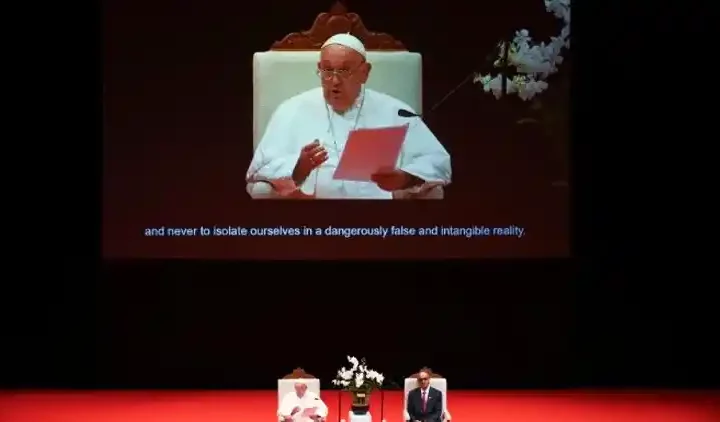 El papa Francisco en Singapur: “hay que garantizar un salario justo a los trabajadores migrantes”