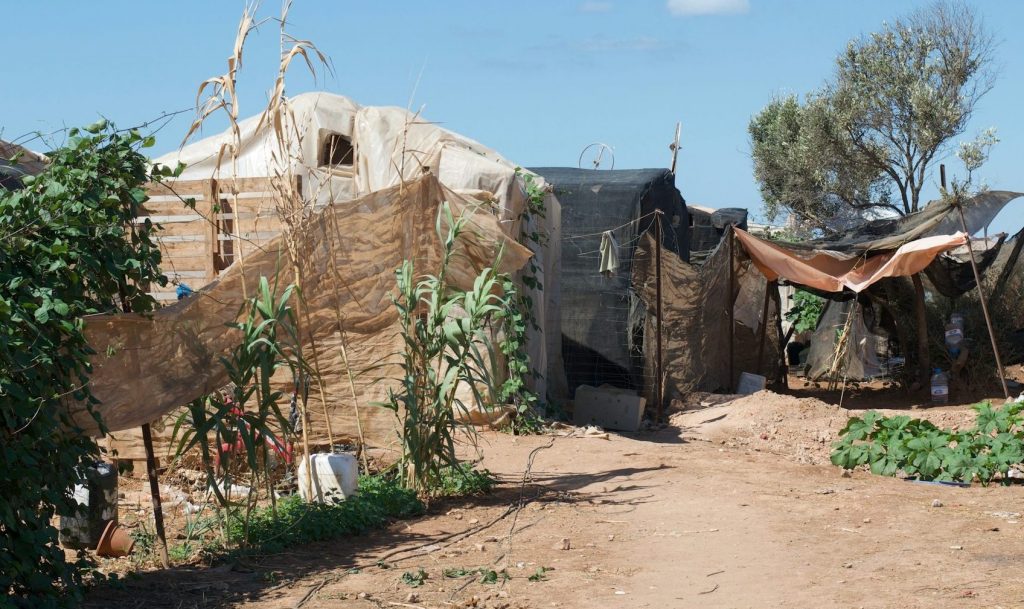 La sombra del duelo migratorio: el sufrimiento invisible de los asentamientos en la periferia