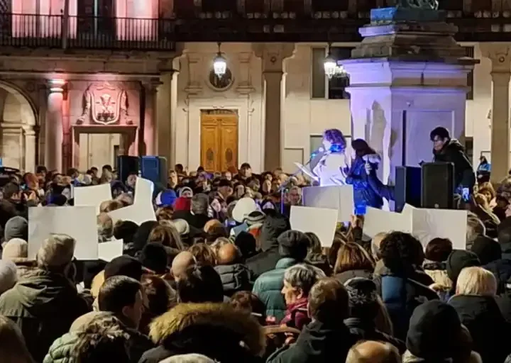 La movilización masiva por la convivencia en Burgos obliga al ayuntamiento a rectificar