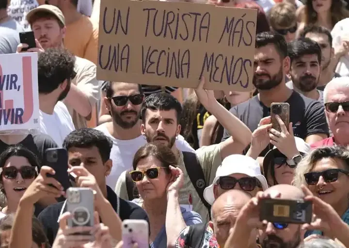 Trabajadores cristianos de Málaga se suman a la manifestación por una ciudad habitable y sostenible
