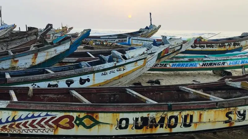 León XIV cerrará su viaje a España mirando a la frontera sur: tres cayucos junto al altar como memoria de las personas migrantes