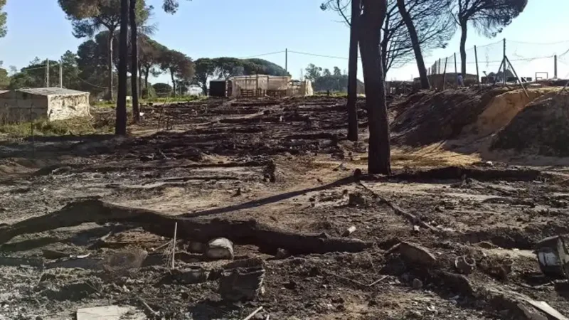 Entidades sociales y eclesiales de Huelva denuncian la dejadez institucional tras un nuevo incendio en un asentamiento de trabajadores migrantes