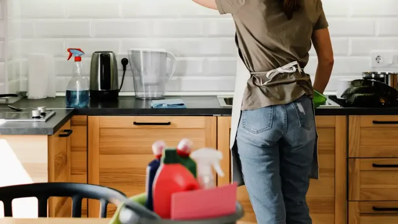 Solo una de cada tres trabajadoras del hogar sin empleo recibe prestación por paro