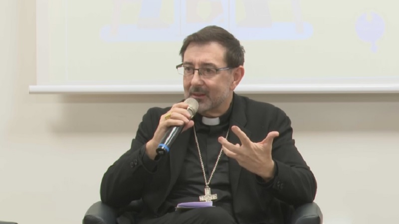 El cardenal Cobo plantea una Iglesia que mire “desde la plaza” y reconstruya los vínculos rotos de un mundo herido