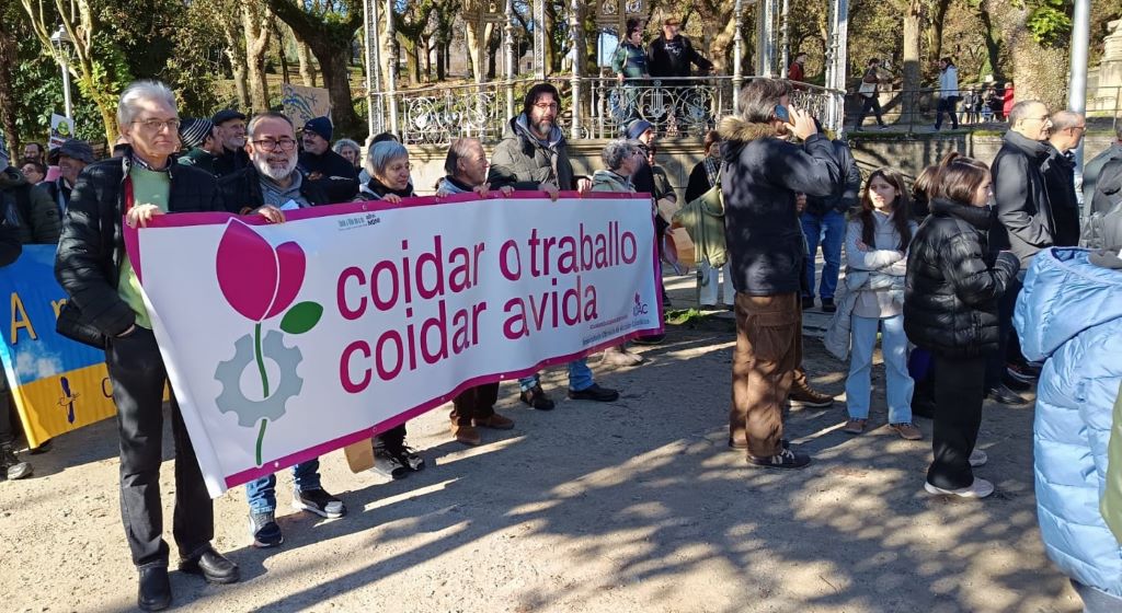 Trabajadores cristianos de Galicia participan en la multitudinaria manifestación contra la macrocelulosa de Altri
