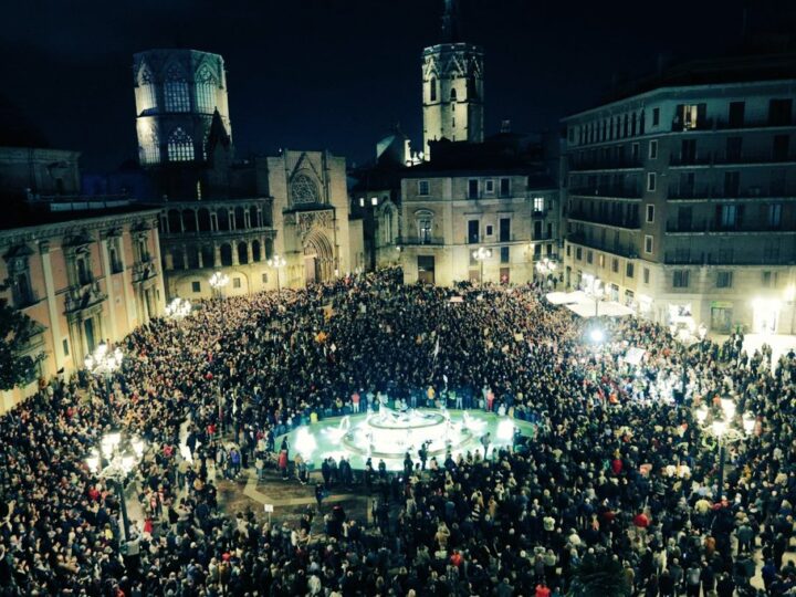 Multitudinaria manifestación en Valencia exige la dimisión del “president” Mazón tras la tragedia por la DANA