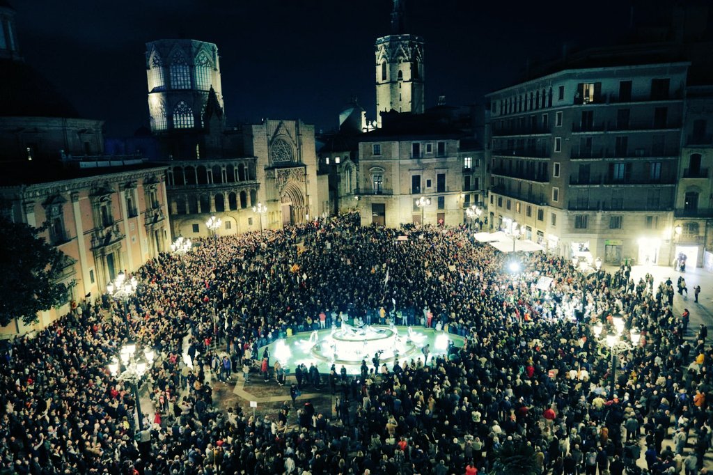 Multitudinaria manifestación en Valencia exige la dimisión del “president” Mazón tras la tragedia por la DANA