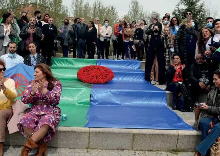 Francisco llama a caminar juntos por una sociedad más justa e igualitaria en el “Año del Pueblo Gitano”