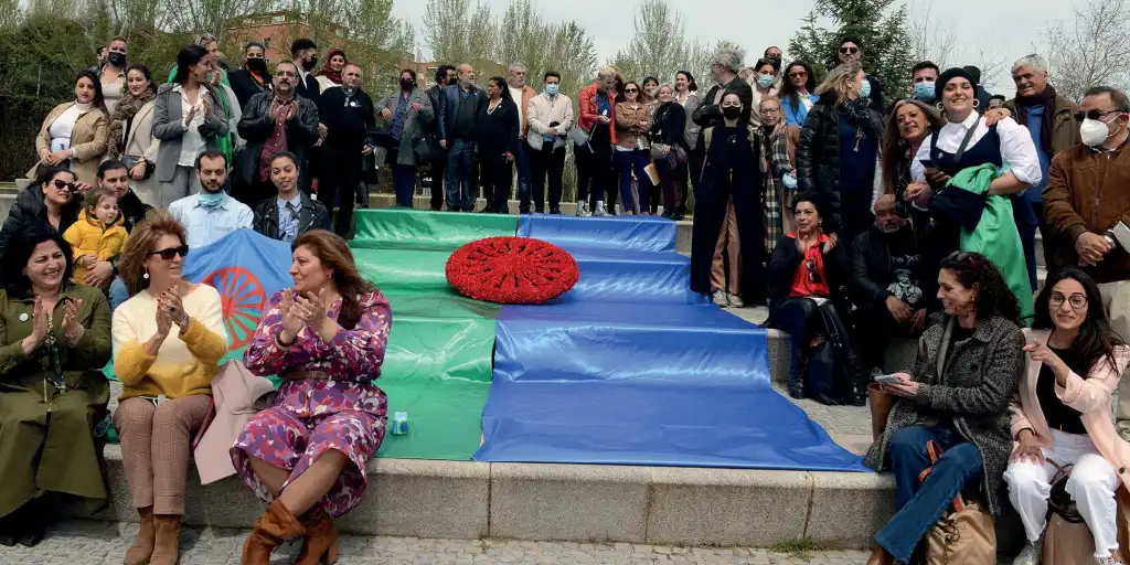 Francisco llama a caminar juntos por una sociedad más justa e igualitaria en el “Año del Pueblo Gitano”