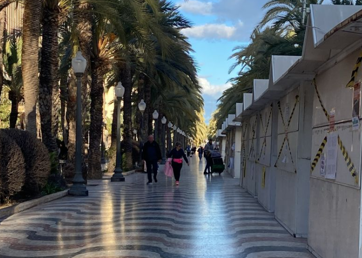 El cierre del mercadillo de La Explanada en Alicante deja a 60 familias sin futuro