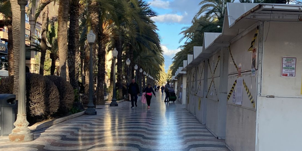 El cierre del mercadillo de La Explanada en Alicante deja a 60 familias sin futuro