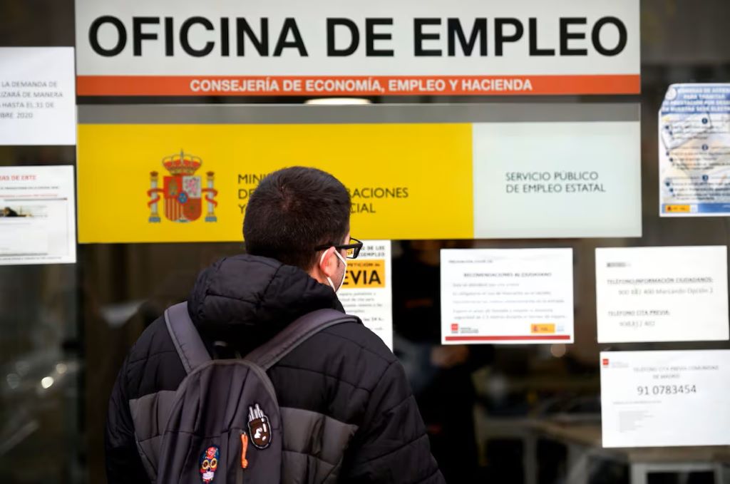 El paro cae ligeramente en marzo y la afiliación a la Seguridad crece con menos intensidad