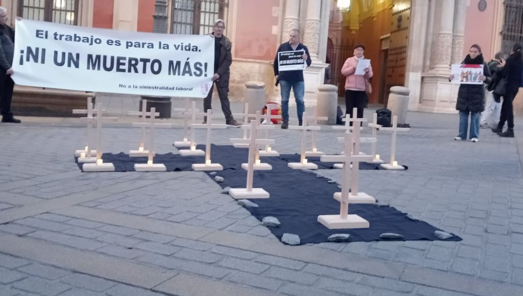 Trabajadores cristianos de Sevilla claman contra la indiferencia por las muertes en el trabajo