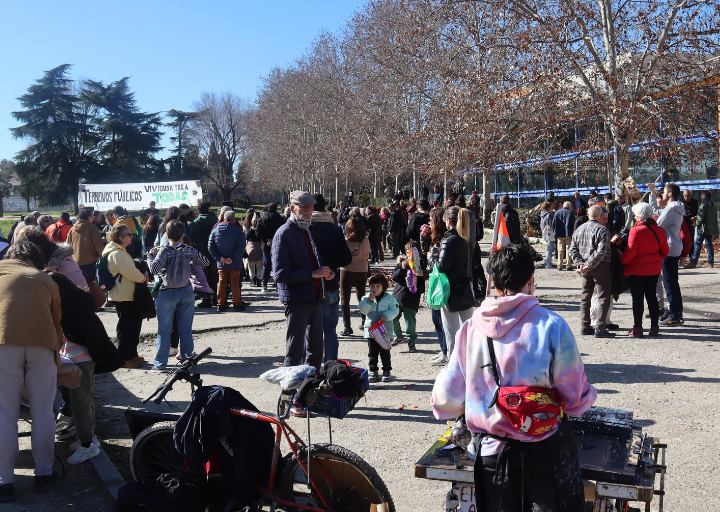 Concentración por el uso social de los terrenos de la antigua cárcel de Carabanchel