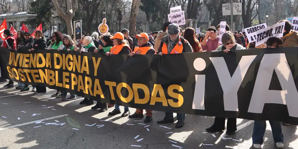 Jóvenes trabajadores cristianos en la manifestación de Madrid por el derecho a la vivienda