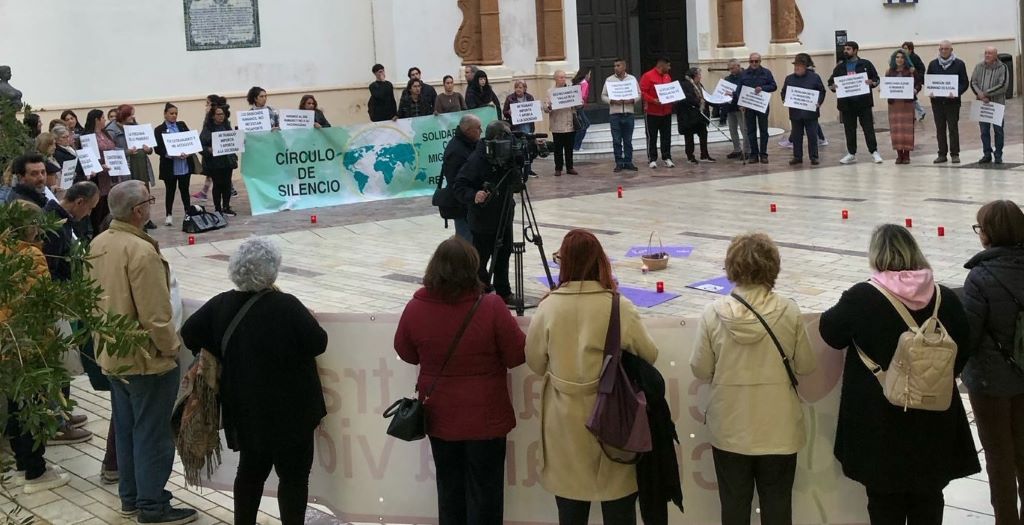 El Círculo del Silencio de Huelva visibiliza la doble discriminación de las mujeres migrantes