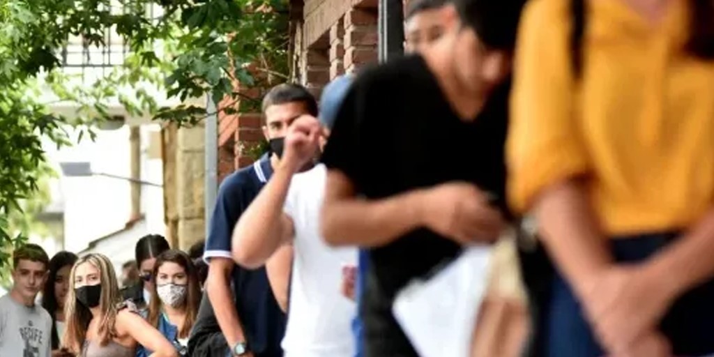 El trabajo, artículo de lujo: La juventud relegada se torna antisistema