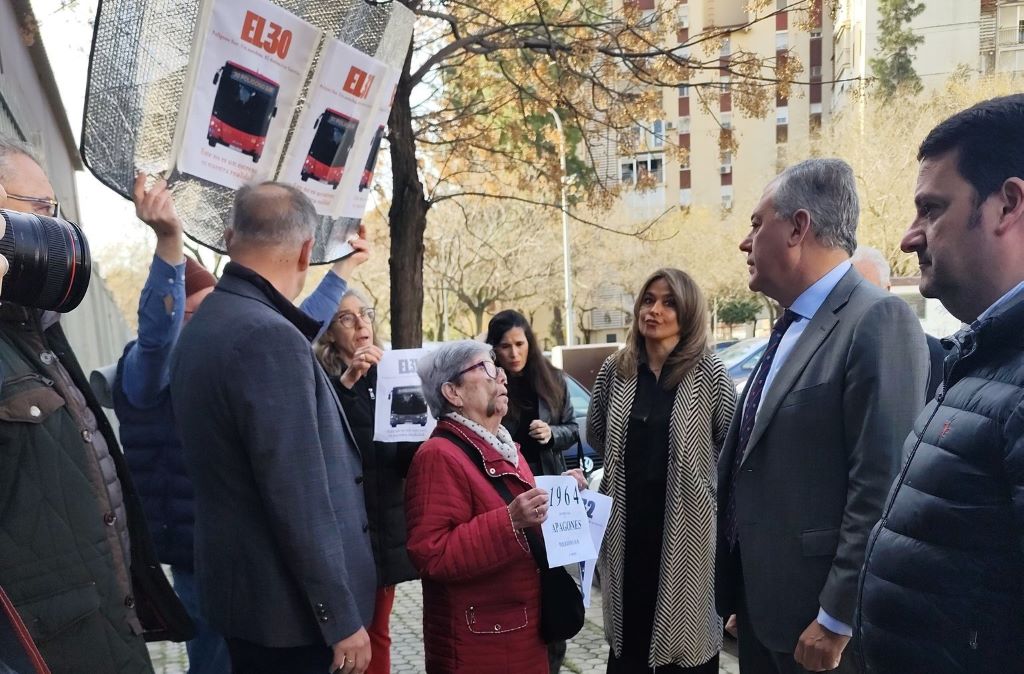 Barrios Ignorados y Nosotros También Somos Sevilla denuncian la falta de respuestas del ayuntamiento