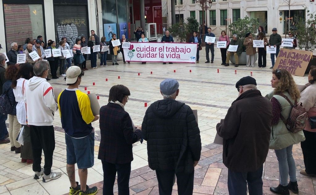 El Círculo de silencio de Huelva pide justicia para las trabajadoras del hogar migrantes: “Todos los derechos, todos los días”