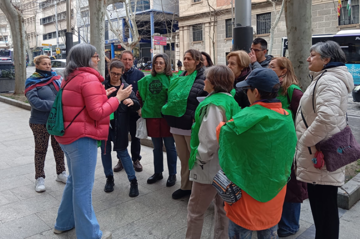 Trabajadores cristianos respaldan a la PAH en la defensa de una familia amenazada de desahucio en Jaén