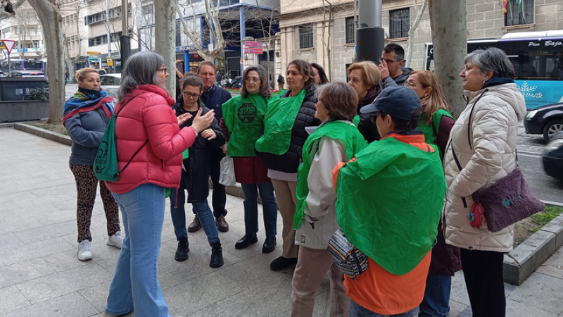 Trabajadores cristianos respaldan a la PAH en la defensa de una familia amenazada de desahucio en Jaén