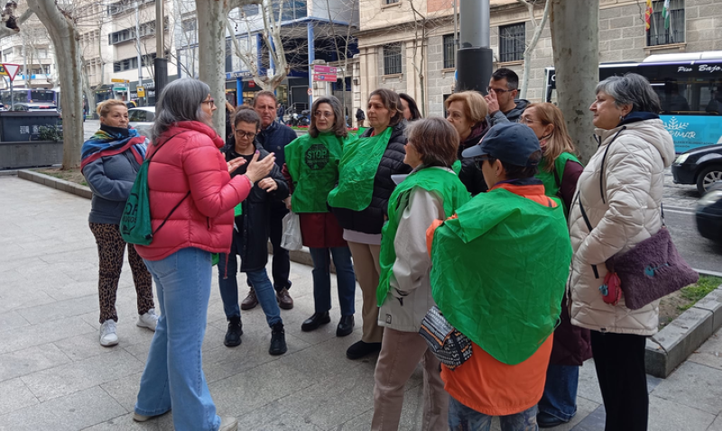 Trabajadores cristianos respaldan a la PAH en la defensa de una familia amenazada de desahucio en Jaén