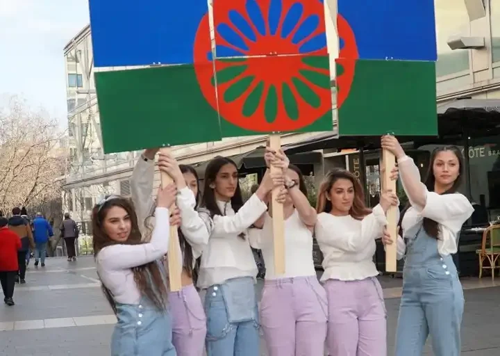 Llamada a erradicar la discriminación y valorar la contribución a la sociedad del Pueblo Gitano en su día internacional