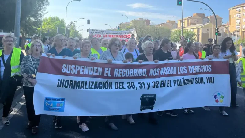 El Polígono Sur de Sevilla se pone en marcha para exigir la restitución de las líneas de autobuses suspendidas
