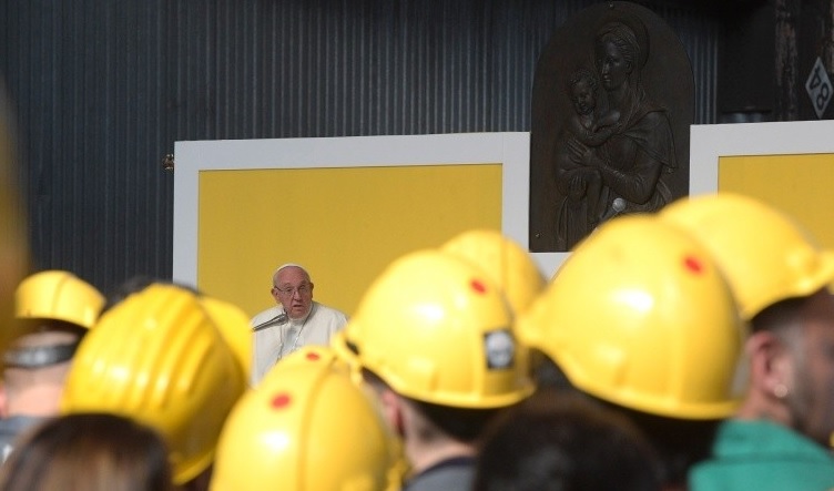 Altares de dignidad: Francisco en un cónclave sindical… y en la fábrica