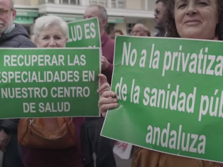 Sindicatos y la marea blanca se manifiestan para defender la sanidad pública de Andalucía