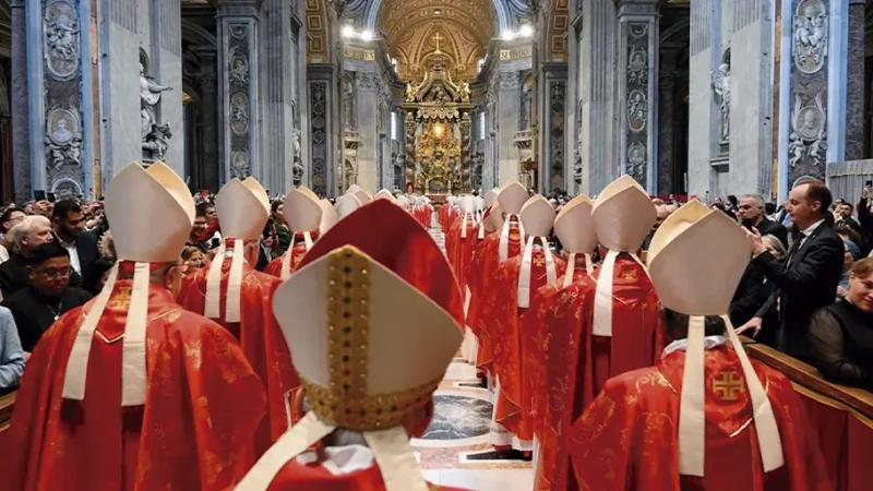 La Iglesia, ¿pirámide o fraternidad?
