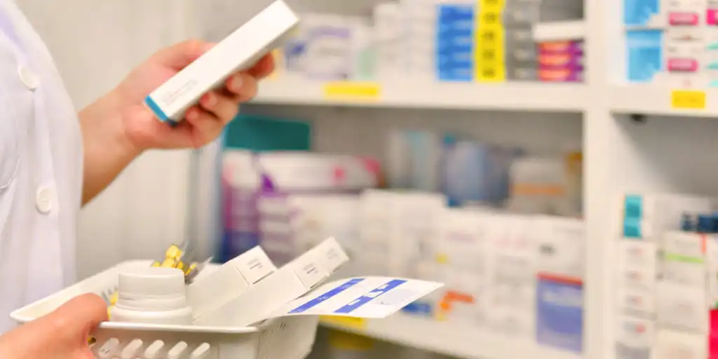 Duras críticas al borrador de Sanidad por ocultar los precios negociados con las farmacéuticas