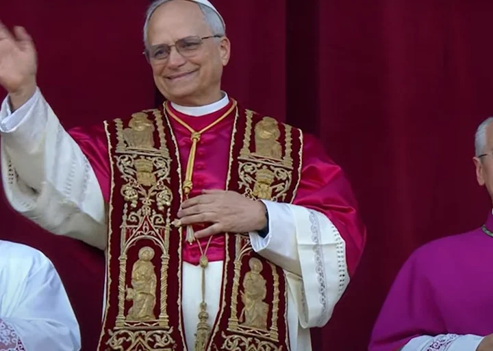 León XIV pide orar por una Iglesia sinodal y la paz en todo el mundo