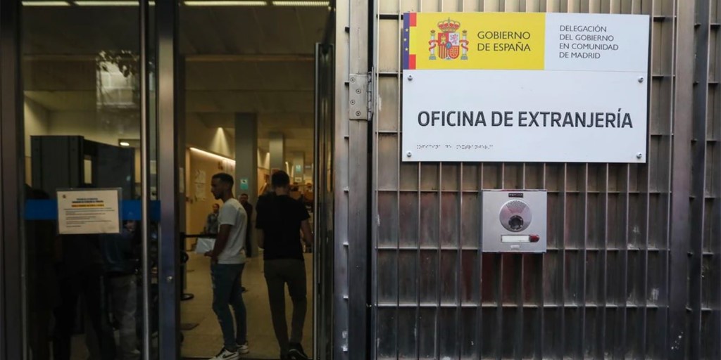 Trabajadoras y trabajadores de oficinas de Extranjería convocan huelga el 19 de mayo por el colapso del sistema