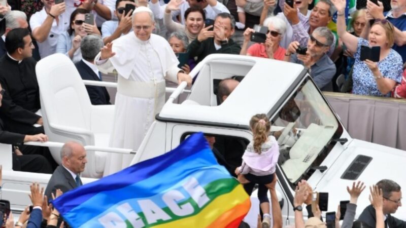 El papa León XIV lamenta que se sustituya “la fuerza del derecho” por “el supuesto derecho a coaccionar a los demás”